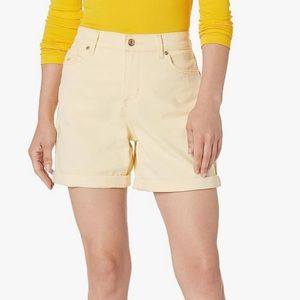 Gloria Vanderbilt Women’s Almond Cream Slimming Amanda Denim Shorts Size 12P